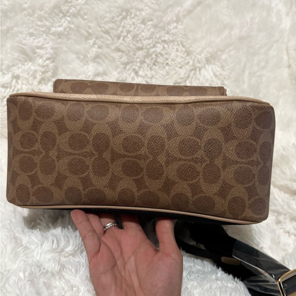 NWT Coach Beige and Brown Signature Backpack 🎒🤎💛 - Picture 7 of 11